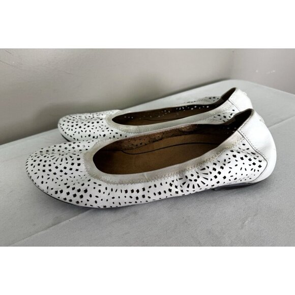 Vionic Womens 8W White Perforated Robyn Ballet Flat Boho Cottagecore Boho Chic - Picture 2 of 16
